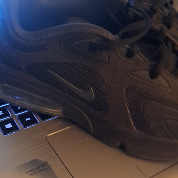 Nike Shoes 4Y - Picture 3 of 10